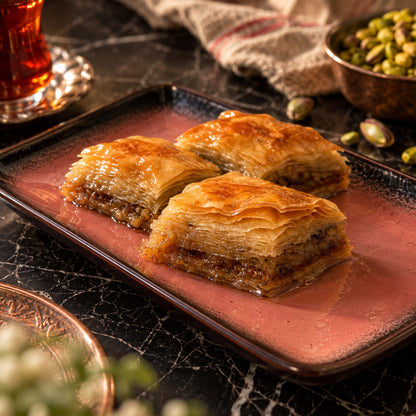 Cevizli El Açması Özel Kesim Antep Baklavası